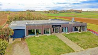 Te koop: Magazijn met woonst in Tielt-Winge, op een landelijke locatie met vrij zicht.Dit magazijn met woning (bouwjaar 1969) biedt een unieke...