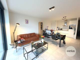 <p><span>RECENT APPARTEMENT IN HARTJE HASSELT MET 1 SLK + TERRAS & PARKING</span></p><p><span> </span></p><p><span>Op wandelafstand van het stadscentrum van Hasselt, Hoofdstad van de Smaak treffen wij residentie Mosa aan. Ideaal voor iemand die wil genieten van het bruisende stadscentrum. In de directe omgeving treffen wij lokale handelaars aan. Tevens bevinden wij ons op wandelafstand van verschillende parken, het Cultureel centrum, … Ook kunnen wij een goede bereikbaarheid garanderen door de ligging nabij openbaar vervoer en invalswegen zoals de kleine en de grote ring waardoor wij ons vlot kunnen verplaatsen. </span></p><p><span> </span></p><p><span>Appartement 3.4 is gelegen op de derde verdieping. De indeling is als volgt: inkomhal, afzonderlijk toilet, leefruimte bestaande uit een zit- en eethoek, volledig geïnstalleerde keuken, berging, badkamer, slaapkamer + terras.</span></p><p><span>Bij het appartement dient men verplicht een autostaanplaats (35.000,00 euro) en een kelderberging (6.000,00 euro) aan te kopen. </span></p><p><span> </span></p><p><span>Momenteel is dit appartement verhuurd, ideaal als investering of voor eigen bewoning.</span></p><p><span> </span></p><p><span>TROEVEN</span></p><p><span>+ Aangename buitenruimtes </span></p><p><span>+ Gunstige ligging in hartje Hasselt </span></p><p><span>+ Parkeergelegenheid voor wagen & fiets</span></p><p><span>+ Energiezuinig appartementen voorzien van hedendaagse technieken (zonnepanelen, warmtepomp, …). </span></p><p><span> </span></p><p><span>Net als ons overtuigd van de vele voordelen van residentie Mosa? Neem gerust contact op met één van onze medewerkers via 078 78 30 39 of <span>info@canius.be</span></span><span> </span></p><p><span> </span></p>