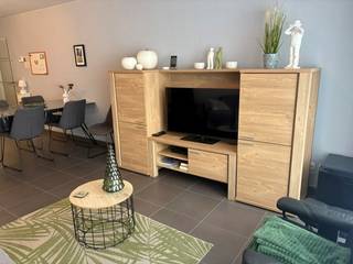 Dit appartement op de eerste verdieping bestaat uit inkom, woonkamer met open keuken en terras, separaat toilet, badkamer met douche, berging...