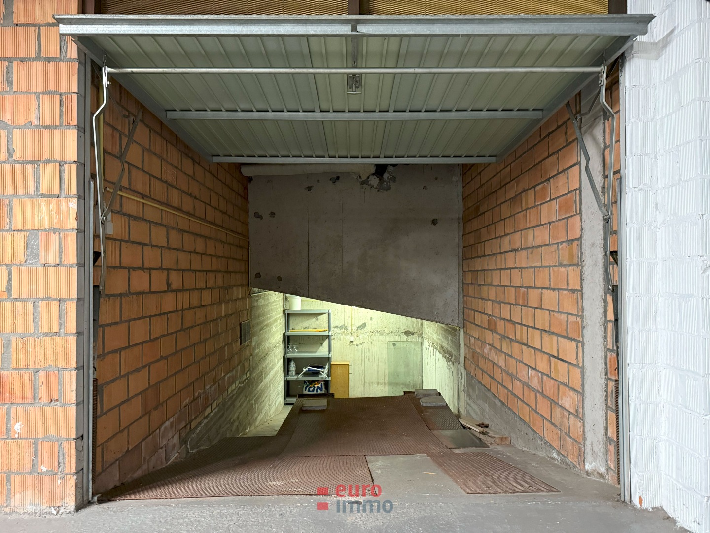 Centraal gelegen garage aan interessante prijs! - foto 4