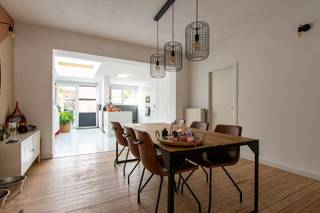 Moderne rijwoning met tuin en 3 slaapkamers.Deze rijwoning combineert authentieke elementen met modern wooncomfort en is ideaal voor wie op zoek is...