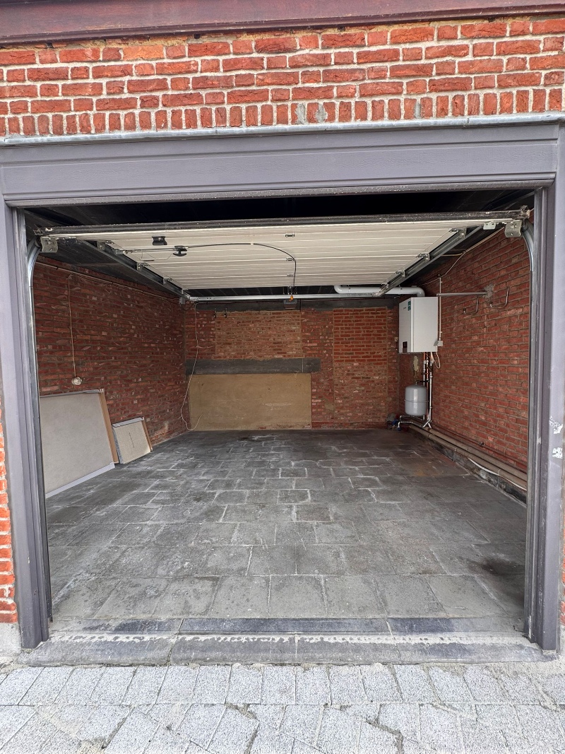 ZEER LICHTRIJKE INSTAPKLARE WONING met tuintje, 3 slpk en GARAGE!! - foto 3