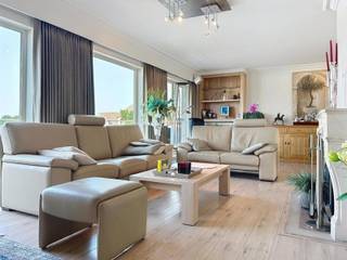 Energiezuinig dakappartement van 172 m² op een interessante locatie, bestaande uit een inkomhal met vestiaire en gastentoilet, een ruime en...