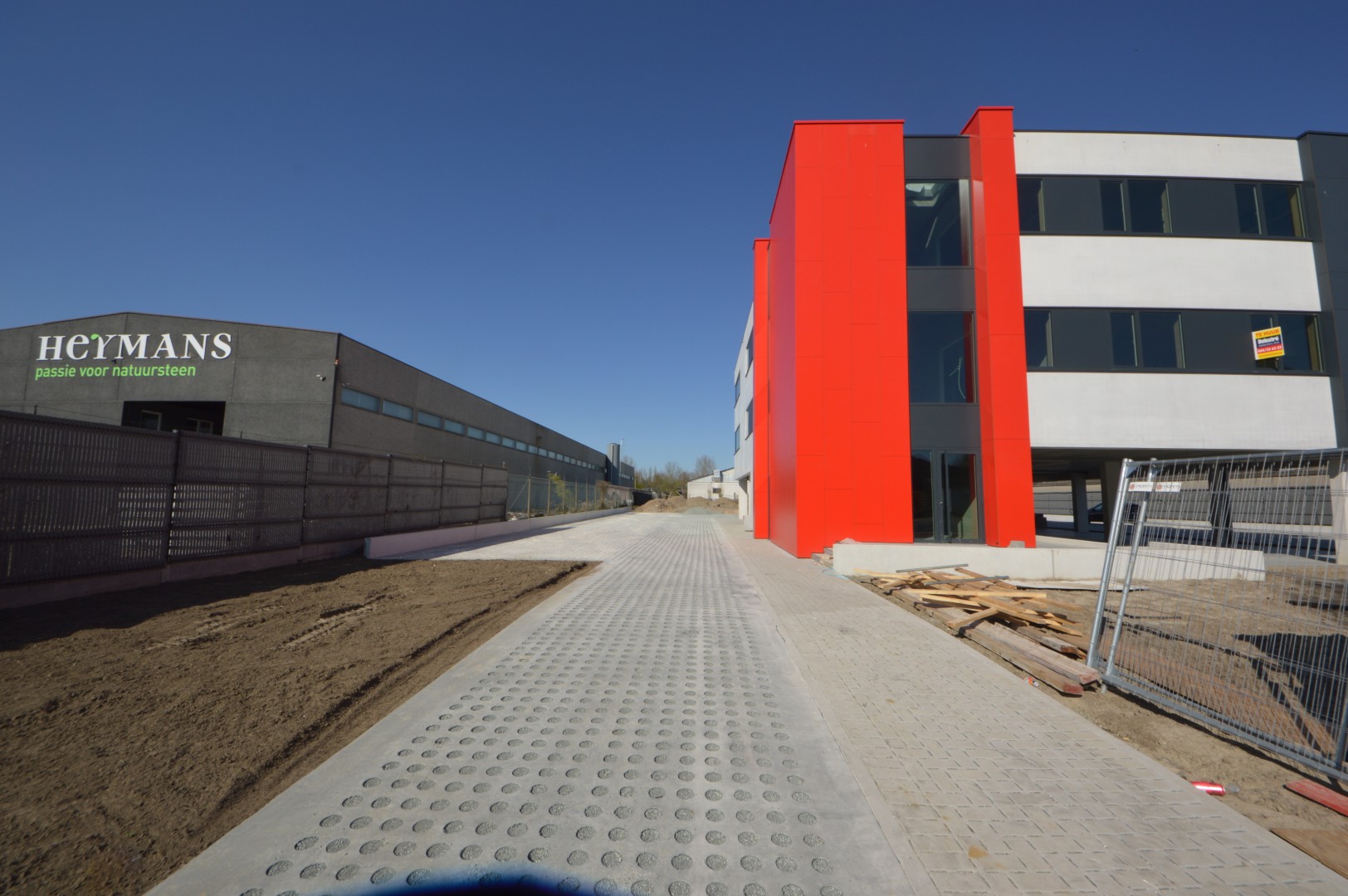 NIEUWBOUWKANTOREN MET PARKING NABIJ E40 - foto 5