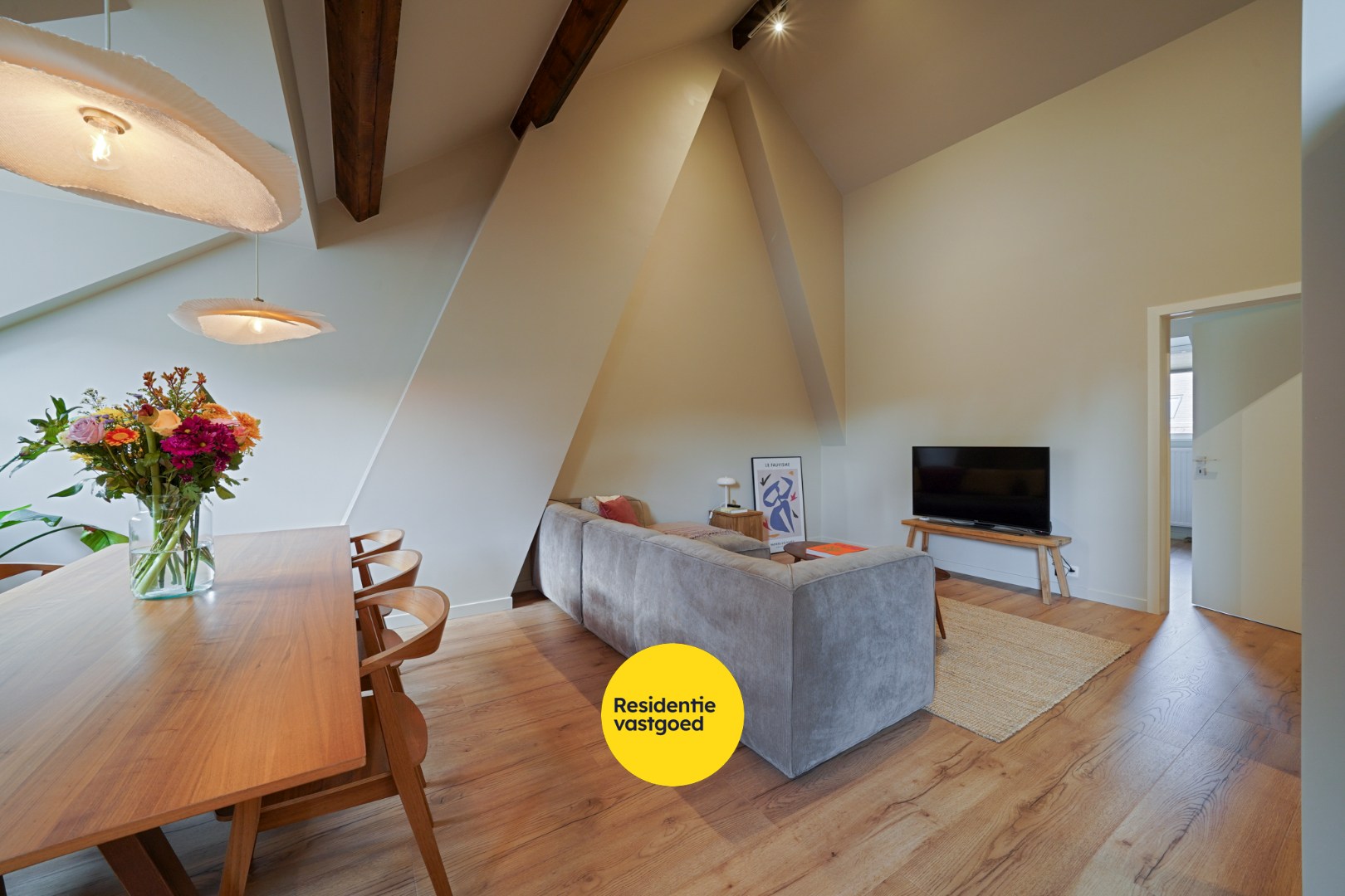 Stijlvol gerenoveerd appartement met karakter in het historisch centrum van Oostende - foto 2