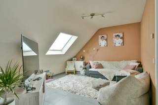 In het hart van Torhout bevindt zich dit perfect onderhouden en instapklare appartement met drie volwaardige slaapkamers. Dankzij de centrale...