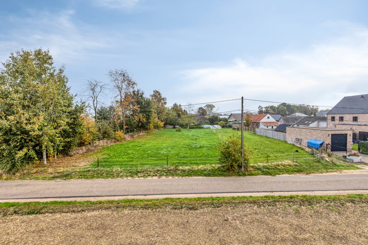 Rustig gelegen bouwgrond met vrij zicht op een riant perceel voor open bebouwing te koop - foto 1