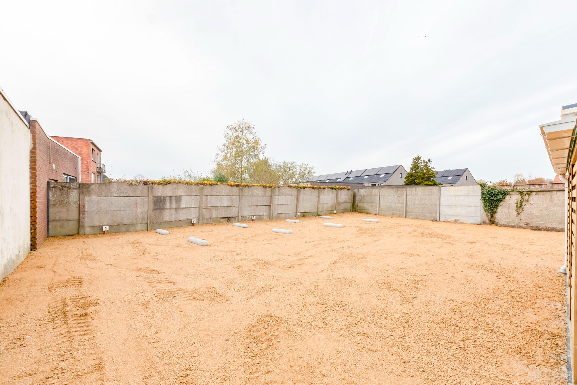 Centraal gelegen autostaanplaatsen - foto 2