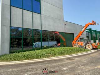 KMO-unit/showroom van 622 m²  op gelijkvloers en met totale oppervlakte voor kantoren van 724 m² verdeeld over 2 verdiepingen. Bovendien is er op...