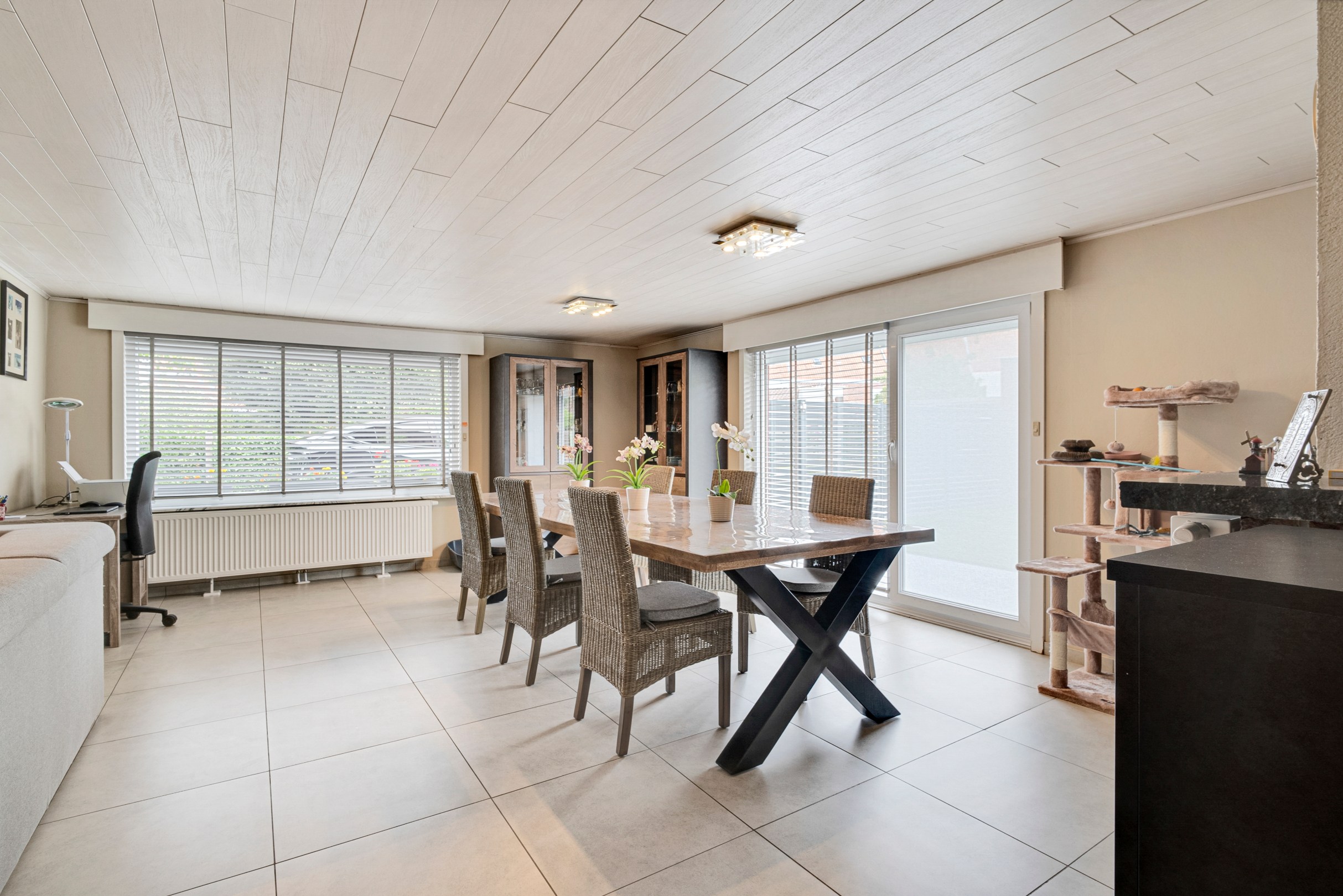 RUIME WONING MET 4 SLAAPKAMERS EN GARAGE - foto 4