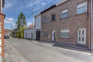 Gezellige, op te frissen, woning nabij centrum Ternat.Nabij invalswegen, station en verscheidene winkelmogelijkheden.Op zoek naar een charmante...