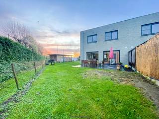 Te huur, stijlvolle nieuwbouwwoning met 3 slaapkamers in OudenaardeTrendy halfopen nieuwbouwwoning met leuke tuin en eigentijds wooncomfort op een...