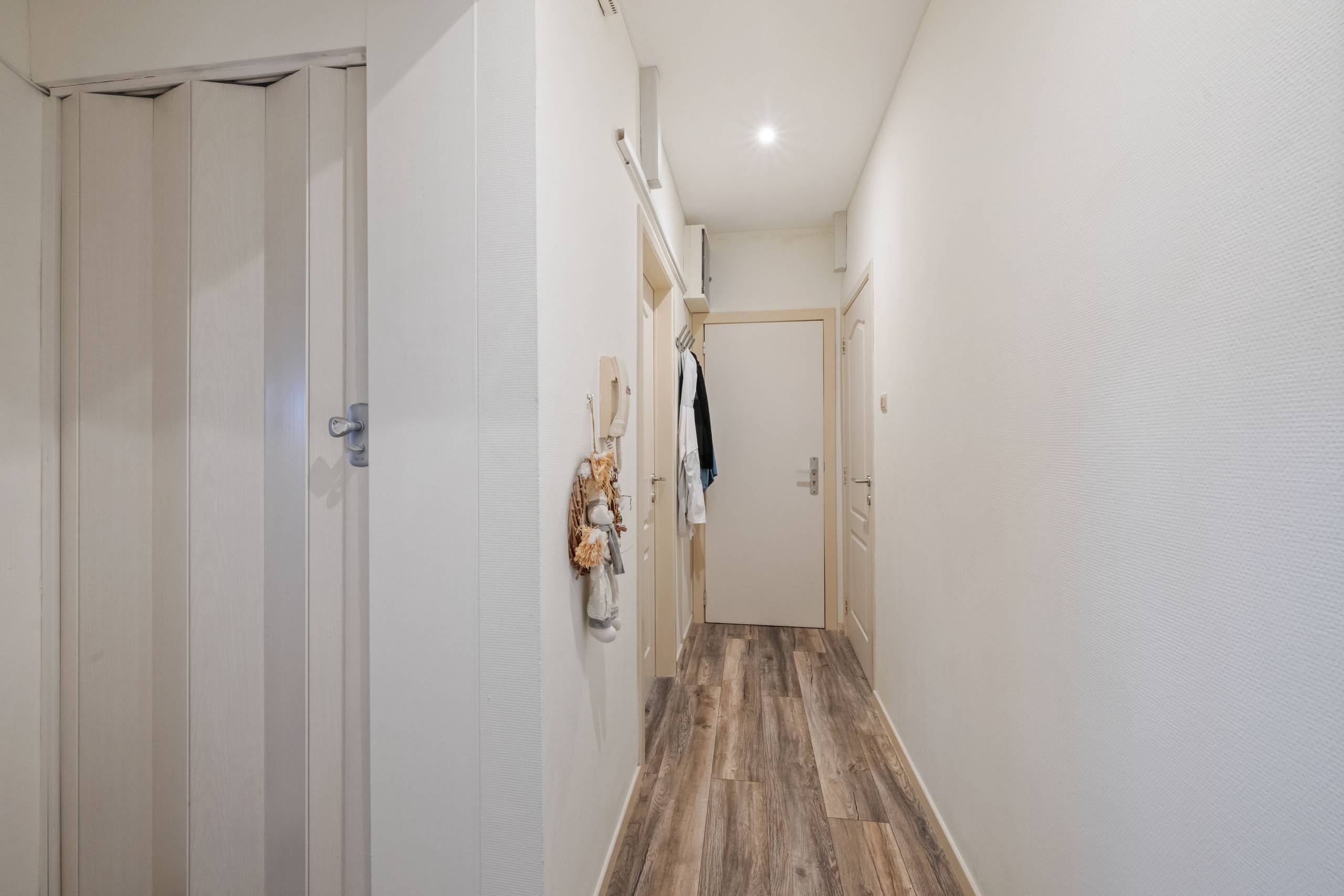 Rustig gelegen appartement op de tweede verdieping in een verzorgde residentie, gelegen in de populaire Vuurtorenwijk te Oostende. - foto 4