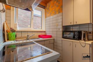 Deze woning is zeer gunstig gelegen nabij alle voorzieningen zoals winkels, scholen en openbaar vervoer. Daarnaast geniet deze woning ook van...