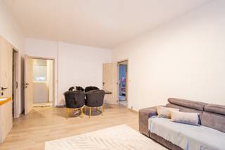 In de geliefde Vlaamse Kunstlaan 47 bevindt zich dit instapklaar appartement op de tweede verdieping, perfect voor wie comfortabel wil wonen in...