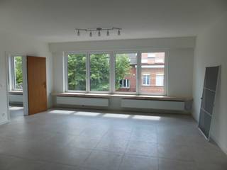 Ruim instapklaar appartement (130 m²), niet gemeubeld, met garage.Op de 2de verdieping in een gebouw met 2 verdiepingenHet gebouw heeft een lift en...