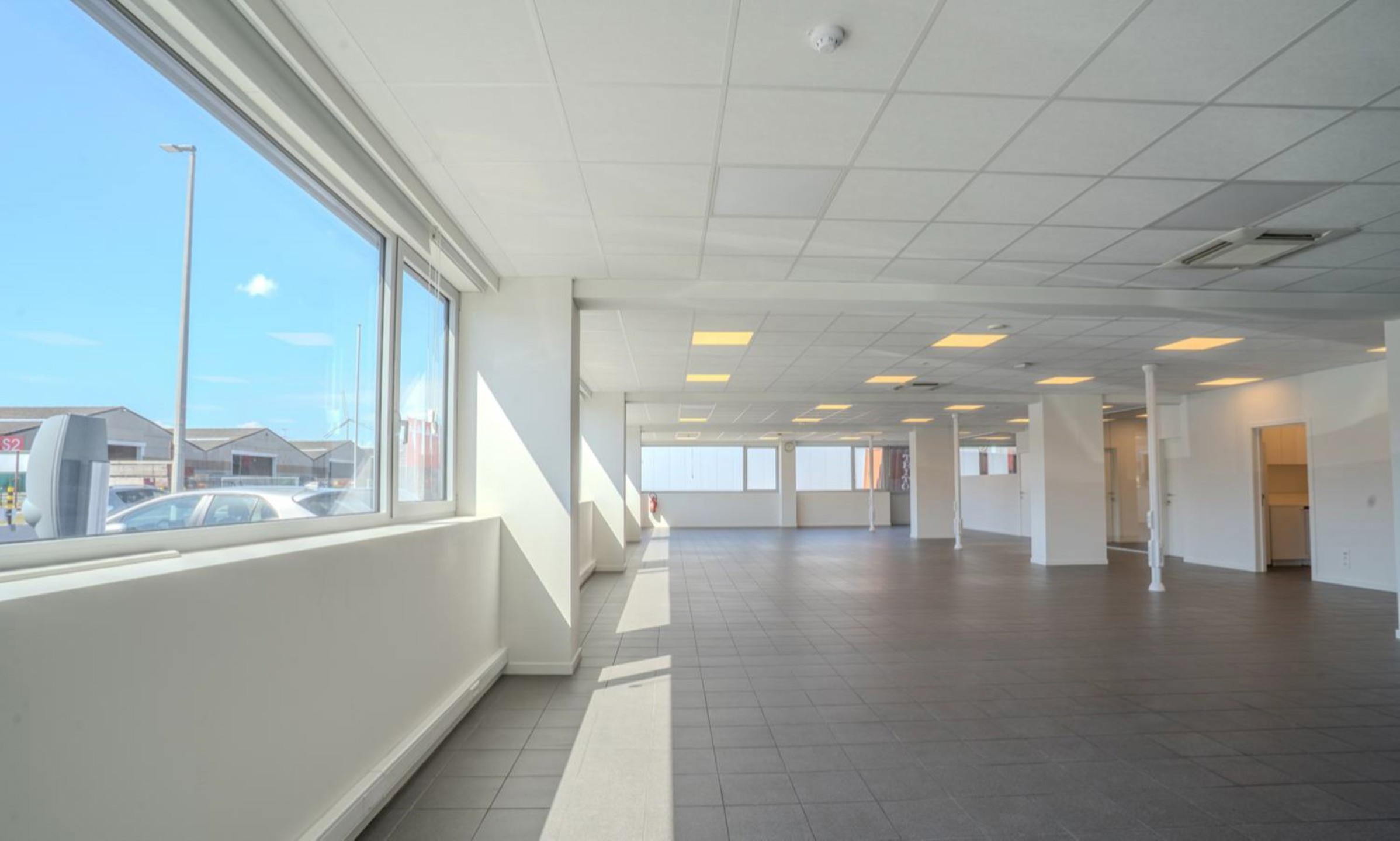 Kantoor glvl links 351 m² te huur - foto 1