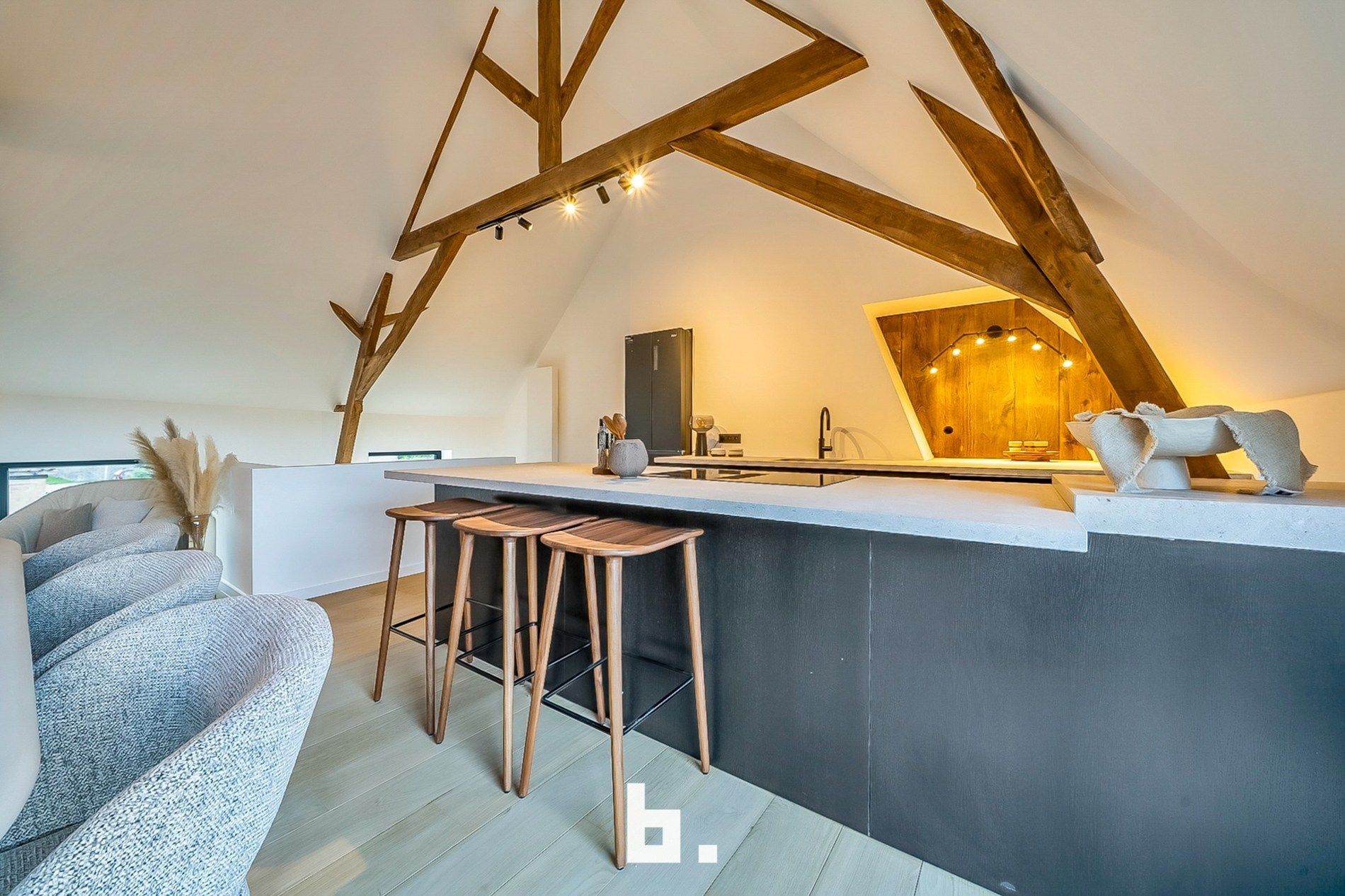 Stijlvol gerenoveerde halfopen woning met karakter, tuin &amp; garage op topligging - foto 5