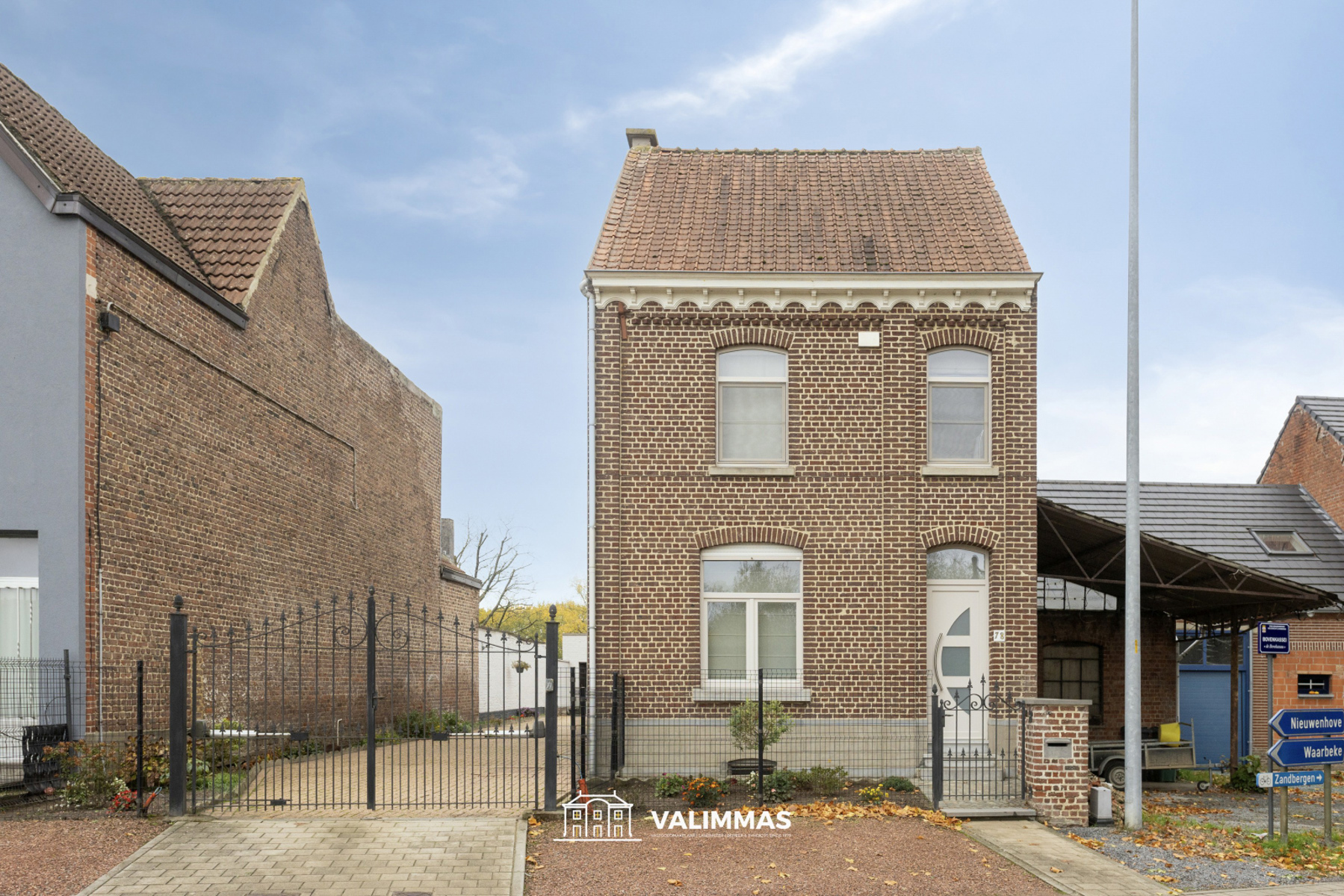Prachtig gelegen gerenoveerde driegevelwoning met grote tuin - foto 3