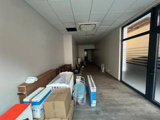 <p><span>Commercial space in a prime location, located on the ground floor. Surface of +/-45m². Entrance hall, kitchen and a separate toilet. Catering activities not allowed. Possibility to rent a parking space in the building (+150€). Conveniently located, close to major roads, restaurants, public transport and European institutions. Immediately available.</span></p><p><span> </span></p><p><span> </span></p><p><span> </span></p><p><span> </span></p>