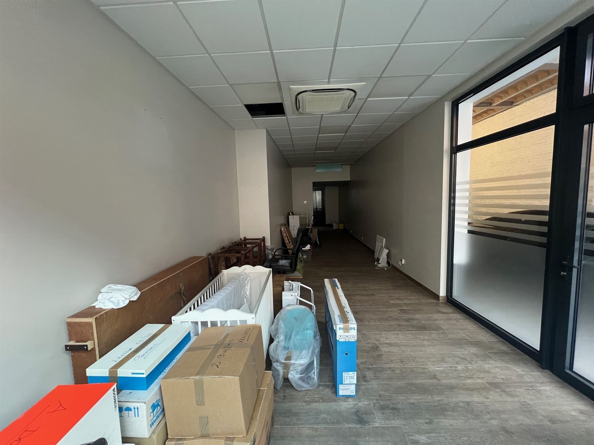 Groundfloor commercial space with Garage on a prime location - photo 2