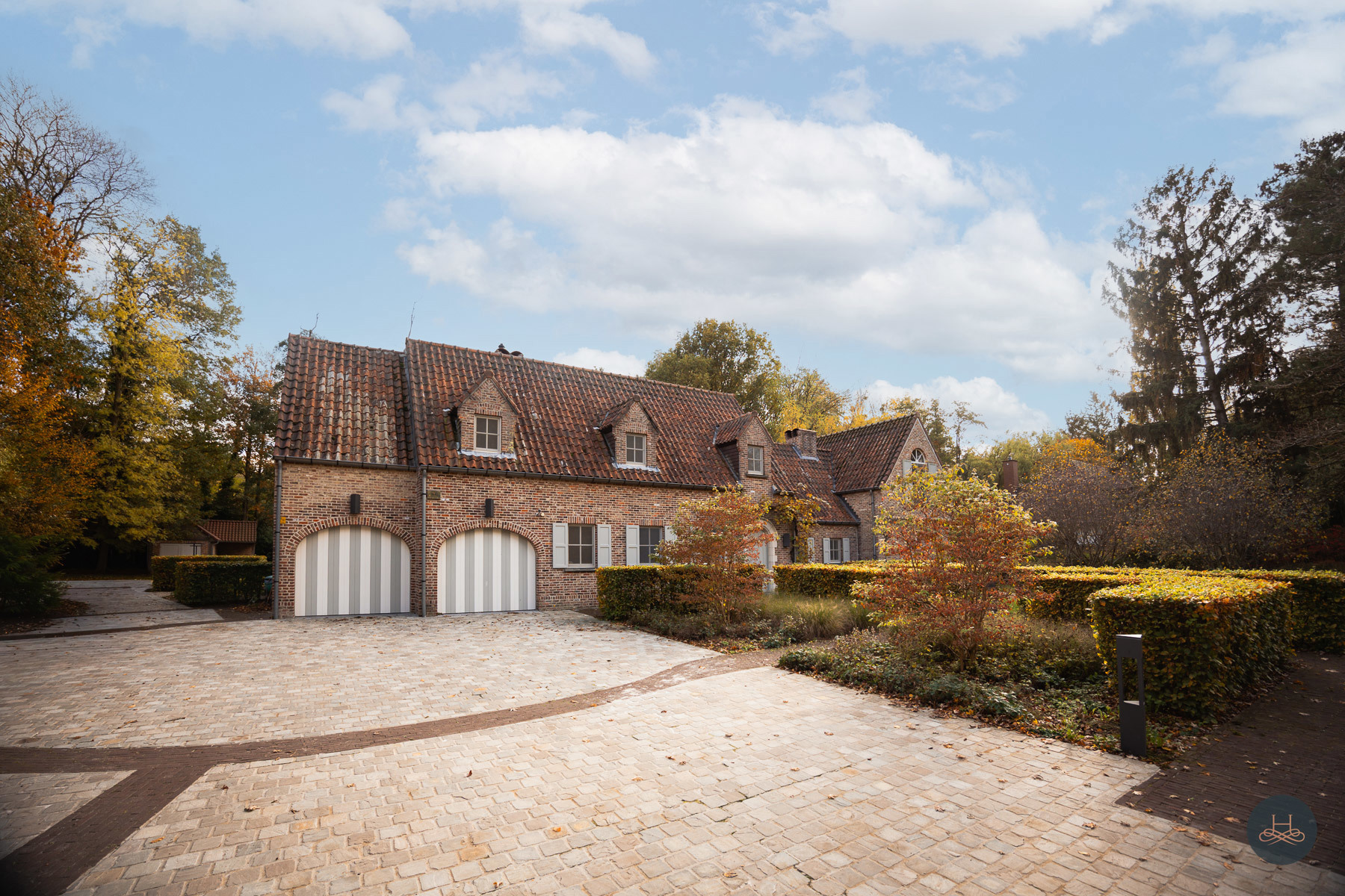 Riant landhuis met zwembad op ruim perceel in rustige wijk - foto 2