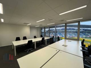 Gelegen op een toplocatie in een bruisende, ondernemende omgeving nabij Gent. Deze instapklare kantoren bevinden zich in de <strong>Planet Group Arena</strong>, een dynamische hotspot waar ondernemen, netwerken en sport samenkomen. Dankzij de strategische ligging, op slechts enkele minuten van de <strong>E17 </strong>(op- en afrit UZ Gent), de <strong>R4 </strong>en met een directe verbinding naar de <strong>E40, </strong>geniet u van een uitstekende bereikbaarheid.<br /><br />Deze kantoorruimte van <strong>18 m²</strong> is optimaal ingericht voor<strong> 4 werkplaatsen</strong>. U maakt bovendien gebruik van een waaier aan gedeelde faciliteiten zoals vergaderruimtes, callbooths, seminar- en eventzalen, een volledig uitgeruste keuken en een stijlvolle lounge. <br />Het <strong>all-in concept </strong>garandeert maximale ontzorging: alle verbruikskosten, snel internet, schoonmaak, receptiediensten, kwalitatief meubilair en zelfs de onroerende voorheffing zijn inbegrepen in één transparante formule. Daarbovenop beschikt u over ruime parkeermogelijkheden, comfortabel en zorgeloos voor u én uw bezoekers.<br /><br /><strong>Extra troef!</strong> Als member kunt u ook gebruik maken van de faciliteiten van Meetdistrict over heel Vlaanderen (Berchem - Brussel - Diegem) <br /><br />Interesse? Neem vandaag nog contact met ons op voor meer informatie of een vrijblijvend plaatsbezoek. Bel <strong>PANORAMA B2B GENT </strong>op <strong>09 225 09 02</strong>.