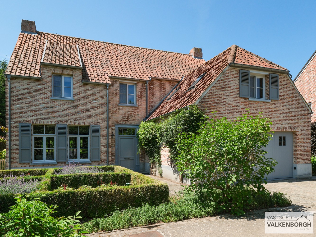 Karaktervolle villa met ruime tuin en uitzonderlijke mogelijkheid tot aankoop van aanpalende weidegrond (1,12 ha). - foto 3