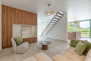 NIEUWBOUW WONING IN HALFOPEN VERBAND. Nieuwbouw woning in halfopen verband in Kerkom, een landelijke deelgemeente van Boutersem. De woningen worden opgetrokken in een moderne stijl en hebben een bruto vloeroppervlakte van 232m². Beide woningen zijn ontworpen om volop van daglicht te genieten en de leefruimte op het gelijkvloers met luxueus ingerichte keuken is volledig naar de tuin gericht. Op de verdieping zijn er 3 slaapkamers, waaronder een ruime master bedroom met en-suite badkamer en een gedeelde douchekamer tussen de twee andere kamers.
De tuinen met terras worden volledig aangelegd, net als de opritten vooraan de woningen die de nodige parkeerplaatsen bieden.
De woningen zijn gelegen op een mooi stuk grond dat achteraan uitgeeft op agrarisch gebied, De woningen worden volledig afgewerkt opgeleverd. Voor de inrichting zijn ruime budgetten voorzien, Ook de voor- en achtertuin, het terras en de oprit vooraan de woning worden volledig aangelegd.De woningen worden instapklaar en tot in de puntjes afgewerkt opgeleverd door Guilliams Construction Solutions. Daarom bouwen ze graag in nauwe samenwerking met de toekomstige bewoners, zodat zij hun eigen keuzes kunnen maken wat betreft de inrichting en de afwerking. Voor elke fase is er een ruim budget voorzien. Heeft u nog bijkomende wensen die niet binnen het standaardpakket vallen, dan zorgen zij voor een passende uitwerking op maat.