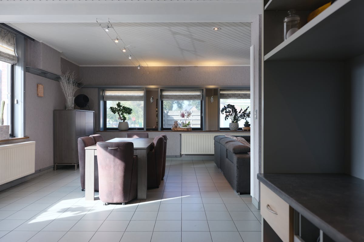 Ruime woning op unieke commerciële locatie in Westrozebeke - foto 4