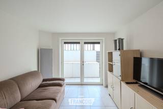 Dit aangename appartement is gelegen in de Noordzeelaan in Westende Bad, op een uitstekende locatie vlak bij de zeedijk en op wandelafstand van het bruisende centrum. Dankzij de centrale ligging geniet u van alle voorzieningen, terwijl u toch tot rust komt in een aangename woonomgeving.<br /><br />Het appartement beschikt over een lichtrijke leefruimte en een ruim zongericht terras, waar u in alle rust kunt genieten van de buitenlucht. De praktische indeling zorgt voor een aangenaam wooncomfort, zowel als vaste woonplaats, tweede verblijf of investering.<br /><br />Bovendien geldt er geen renovatieverplichting, waardoor u zonder bijkomende zorgen onmiddellijk van het appartement kunt genieten.<br /><br />Voor meer informatie of een bezoek kunt u contact opnemen met Inti via inti@immofrancois.be of 0499 74 89 74.<br /><br />