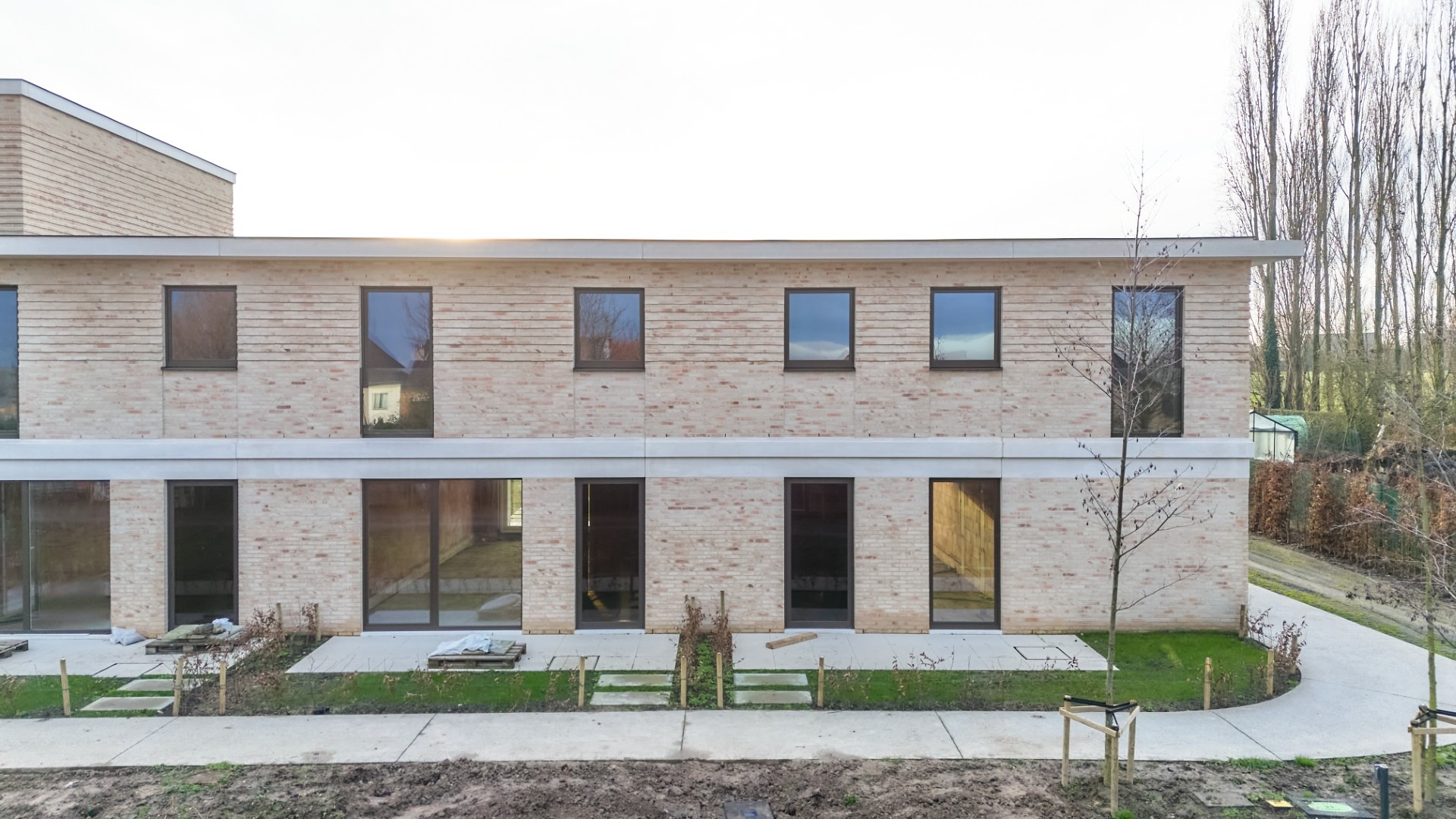 Energiezuinige halfopen bebouwing met zuid gerichte tuin - foto 2