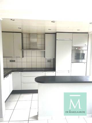 Mooi gelegen, instapklaar appartement met 2 slaapkamers en klein terrasje achteraan!Dit instapklaar appartement op de eerste verdieping is gelegen in...