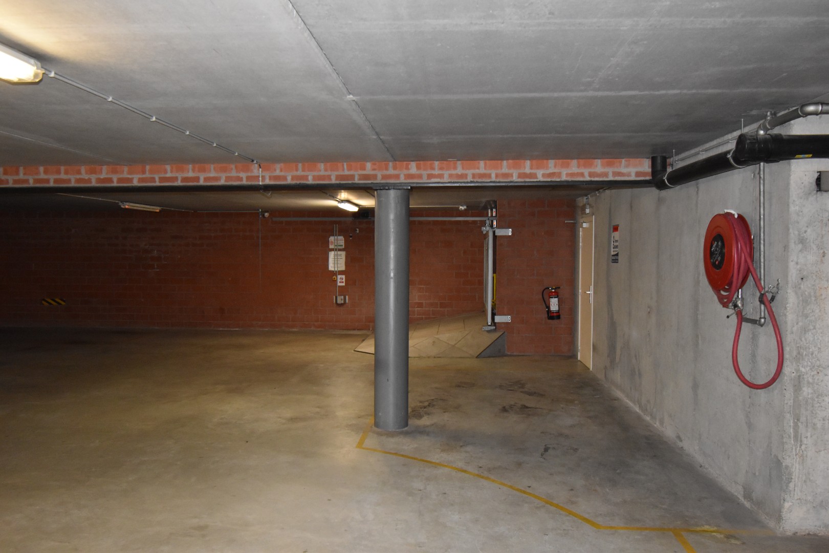 Staanplaats te huur gelegen op de Paul Parmentierlaan te Knokke-centrum. - foto 3