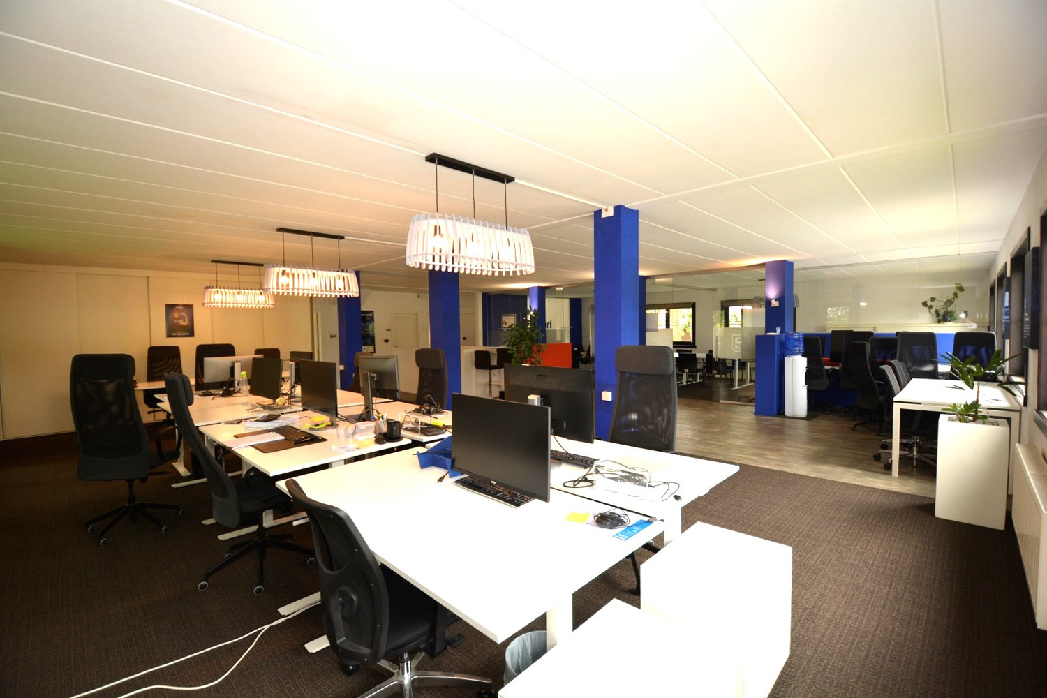 VERZORGD KANTOORGEBOUW MET PARKING! - foto 5