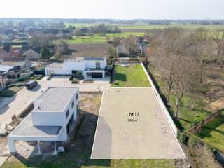 Op deze bouwgrond (lot 13) van 552 m² krijg je de mogelijkheid om je droomvilla op maat te laten creëren. Deze ligt in een nieuwe...