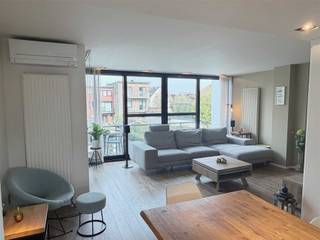 Aartselaar: Hoevelei 112 bel-etagewoning Op een topligging, op wandelafstand van het centrum van Aartselaar, bevindt zich deze ruime en...