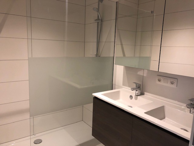 APPARTEMENT MET TERRAS EN AUTOSTAANPLAATS TE HUUR IN MOERBEKE - foto 5