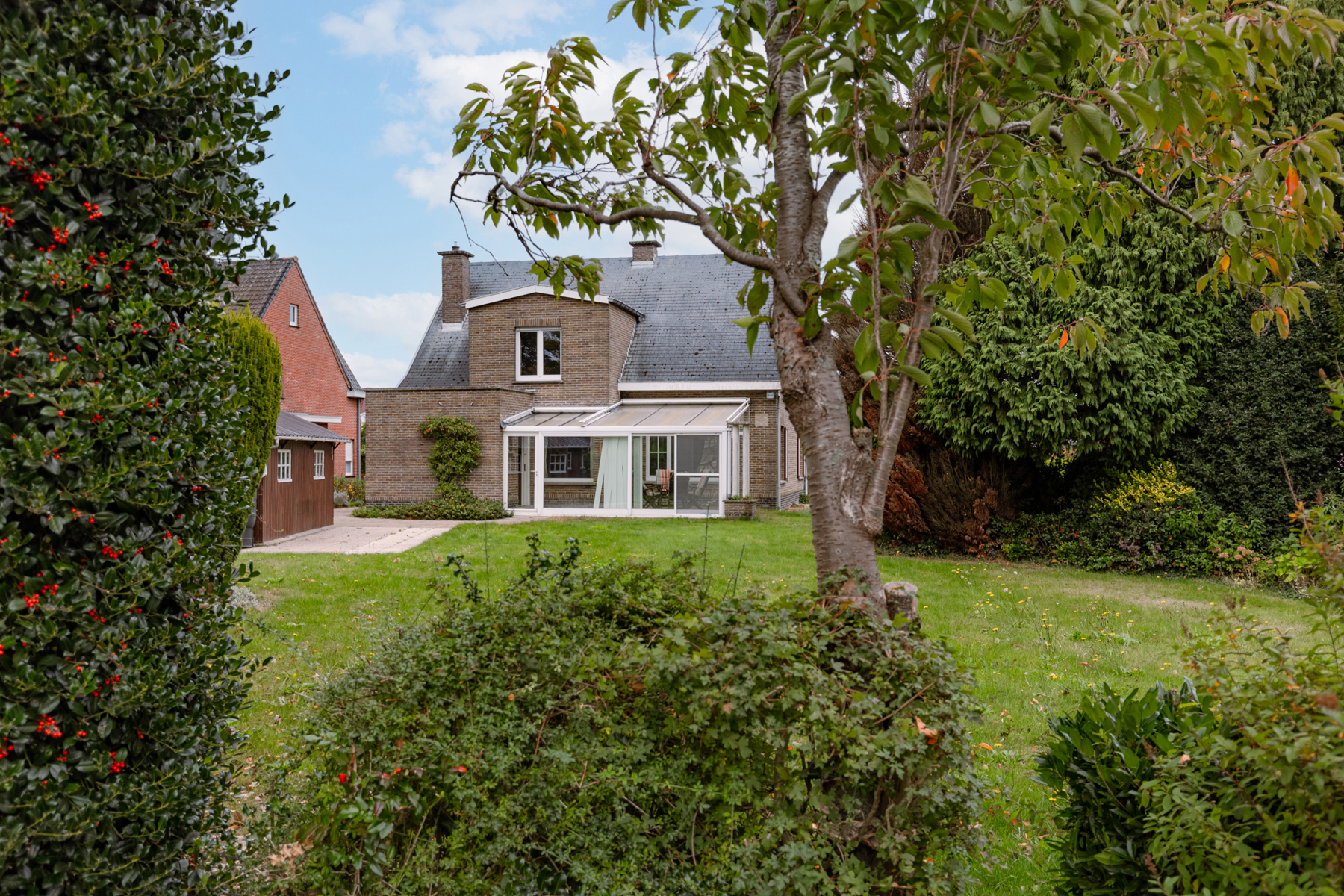 Zonnige, karaktervolle villa met unieke tuin te Zomergem - foto 2