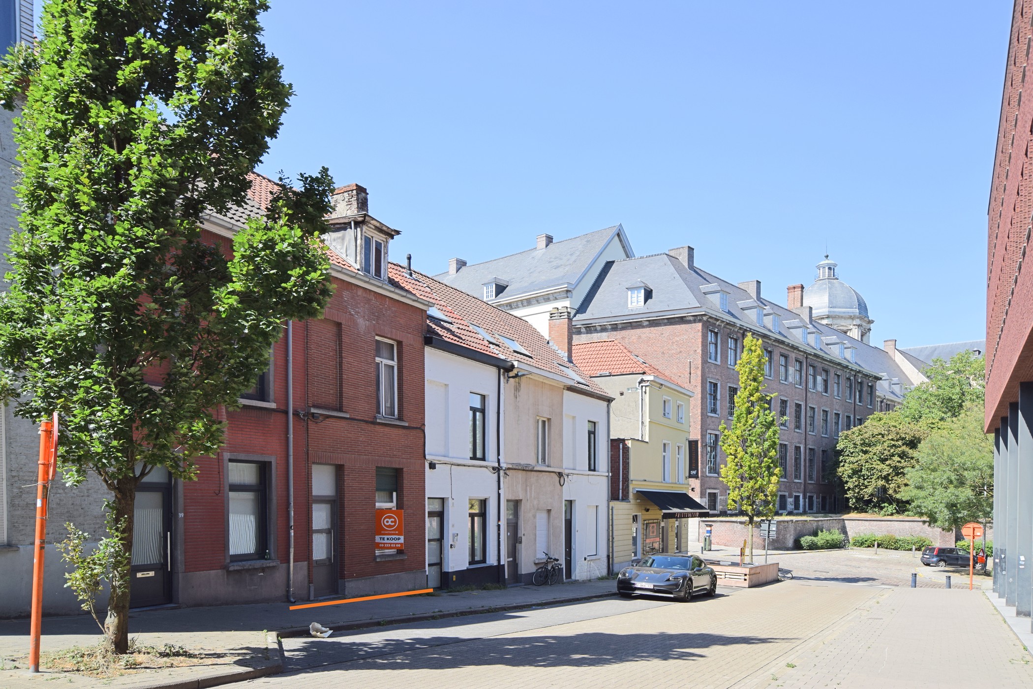 Te renoveren woning te koop in het hart van Gent – Tussen Muinkpark, Sint-Pietersplein en Artevelde hogeschool. - foto 2