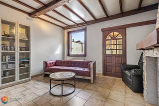 Op een uitstekende locatie te Mechelen bevindt zich deze instapklare woning met 3 slaapkamers en gezellige tuin. U bevindt zich hier nabij het...