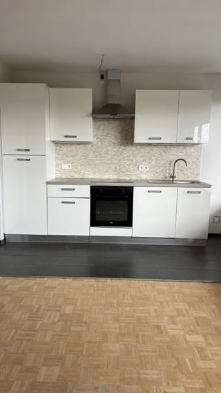 Dit instapklare appartement met twee slaapkamers is ideaal gelegen, pal tegenover het Rivierenhof. Gelegen op de 6de verdieping (lift aanwezig)...