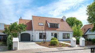 In het schilderachtige Lissewege, op wandelafstand van het dorpscentrum en de kerk, bevindt zich deze smaakvol gerenoveerde open bebouwing op...