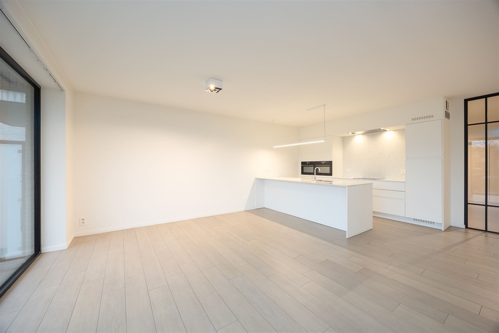 Groot appartement met 3 volwaardige slaapkamers. - foto 3