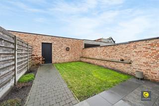 Modern 2 slaapkamer appartement in het centrum van Geel!Gelegen op het gelijkvloers van een recent gebouw met voortreffelijke ligging.  Het gebouw...