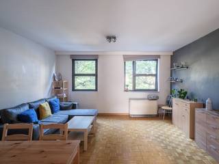 Appelez Sander au 0479355602 pour prendre rendez-vous.<br /><br />Avec vue sur les cours d'eau intérieurs de Gand, en face de l'imposante Krook, cet appartement d'investissement d'une chambre est mis en vente.<br /><br />Dans la résidence Colosseum, située à l'angle de la rue Oudescheldestraat et de la Kuiperskaai, nous trouvons cet appartement composé d'un hall d'entrée soigné, d'une chambre avec salle de bains attenante, d'une cuisine et d'un salon. C'est l'opportunité idéale pour ceux qui souhaitent s'installer (eux-mêmes, leurs enfants étudiants ou des locataires) dans l'un des endroits les plus prisés de Gand.<br /><br />Conforme aux normes électriques, sans amiante et bon classement énergétique. Des rénovations prévues pour l'immeuble et le toit afin de rendre la résidence entièrement adaptée à l'avenir (y compris revêtement énergétique, rénovation de l'entrée, des galeries, des fenêtres et des pompes à chaleur). À discuter avec votre agent immobilier.