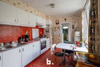 Op een boogscheut van de dorpskern van Sint-Andries is deze woning gelegen langs de Gistelse Steenweg. De woning omvat een leefruimte met...