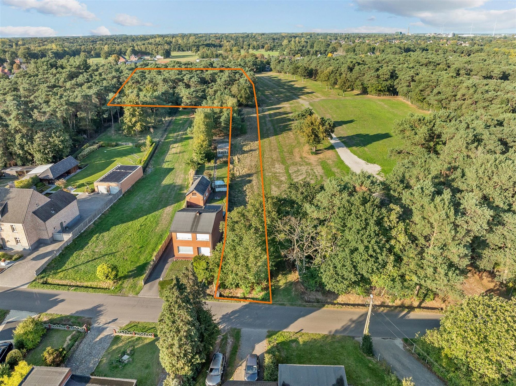 BOUWGROND HOB 1384M2 MET ACHTERLIGGEND BOS VAN 7560M2 - foto 2