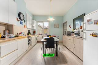 In de Plakkersstraat 67 te Oostende bevindt zich dit verzorgde gelijkvloerse appartement, ideaal als vaste woonst, tweede verblijf of investering...