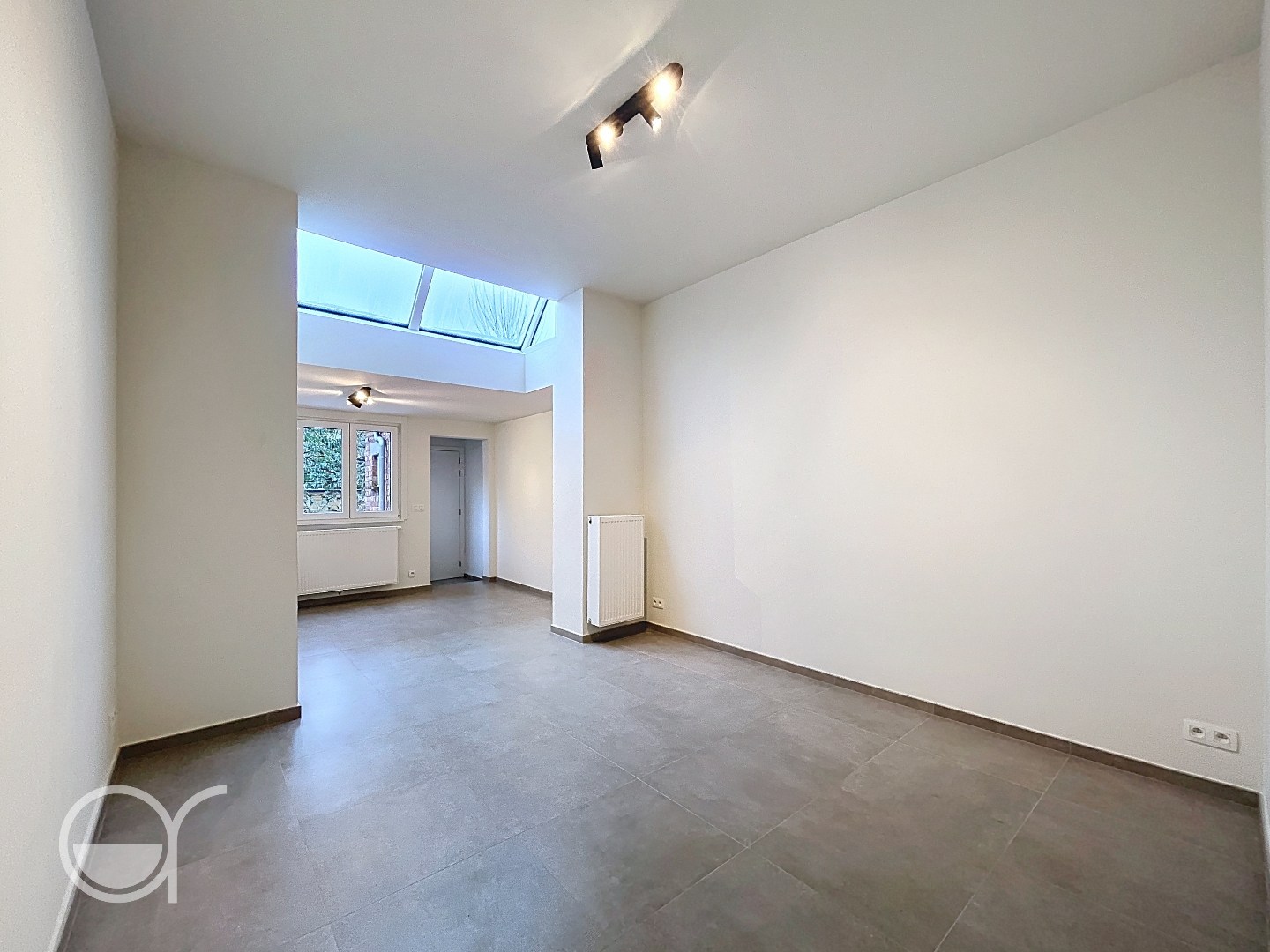 Rijwoning met 3 slaapkamers en tuin - foto 3